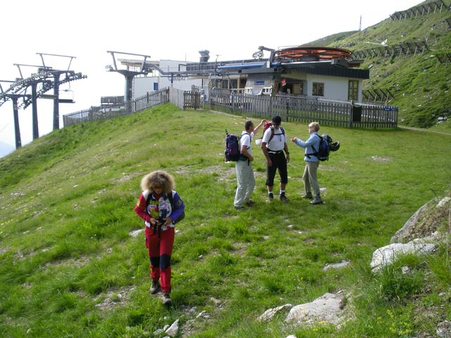 Irmgard, Erich, Norbert und Edith bei der Bergstation der Vierersesselbahn Blauspitz (14. Juli)