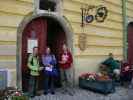 Daniela, Carmen und Romy beim Rathaus