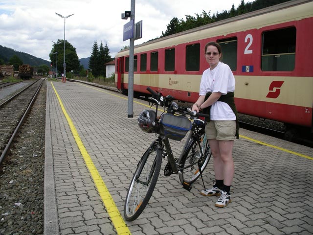 Daniela im Bahnhof Gutenstein