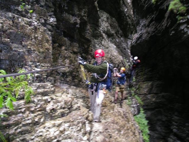 Klettersteig Postalmklamm: Daniela, Herbert und Camillo im Schwarzen Loch