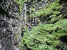 Klettersteig Postalmklamm: Daniela auf der Hangelbrücke