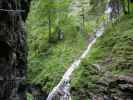 Klettersteig Postalmklamm: Carmen auf der Wasserfallbrücke