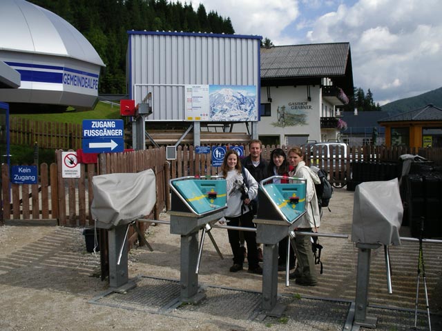 Daniela, Erich, Ulrike und Doris in der Talstation des BodenbauerXpress