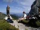 Hochstuhl-Klettersteig: Erich, Daniela und Irene nach dem Steigbuch (2. Sep.)