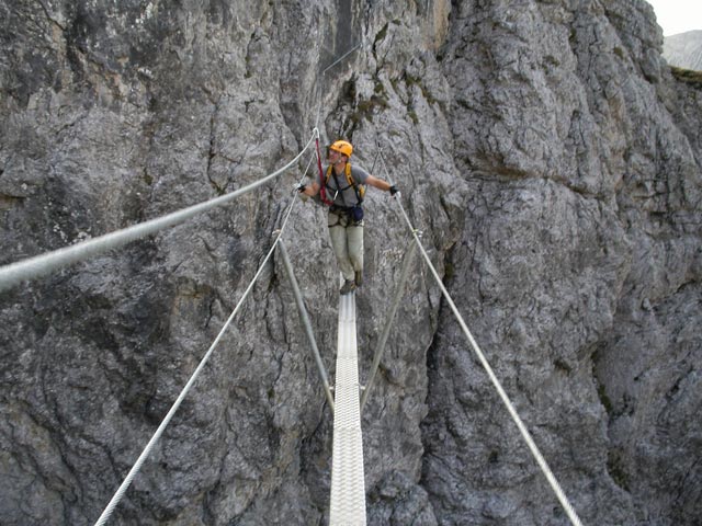 Madonnen-Klettersteig: Axel auf der Nepalbrücke