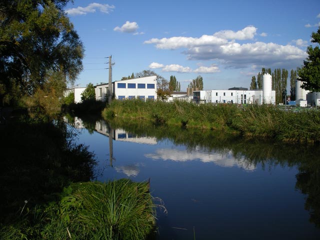 Wiener Neustädter Kanal bei Gumpoldskirchen