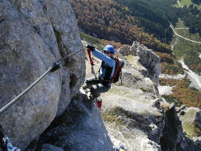 Kaiserschild-Klettersteig: Irene im 'Schwarzen Quergang'