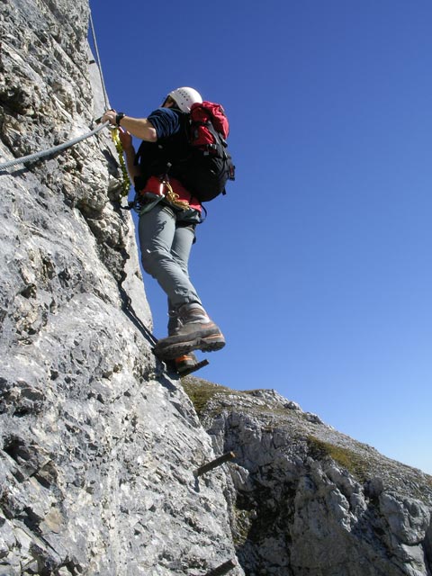 Kaiserschild-Klettersteig: Robert zwischen Schlüsselstelle und Ausstiegsverschneidung