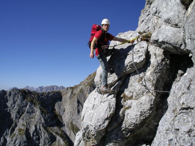 Kaiserschild-Klettersteig: Robert zwischen Nepal-Brücke und Schlusswand