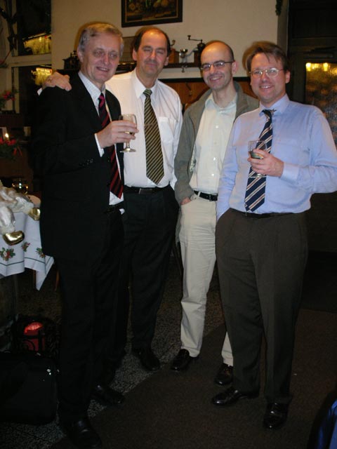 Franz, Herbert, Rogelio und Anton im Gasthaus M&ouml;slinger