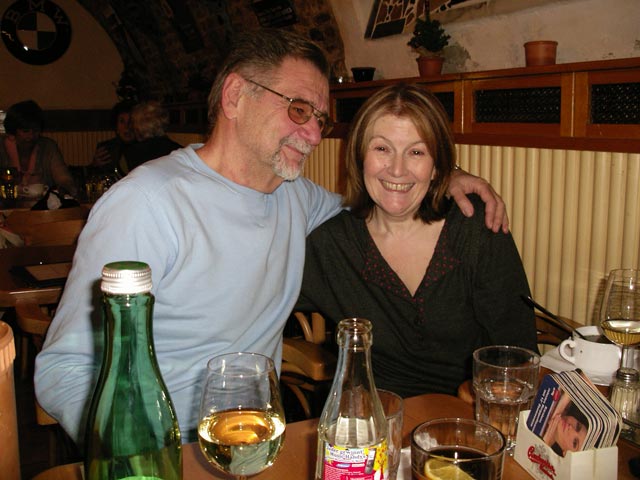 Papa und Annemarie im Caf&eacute;-Restaurant Palatschinkenpfandl