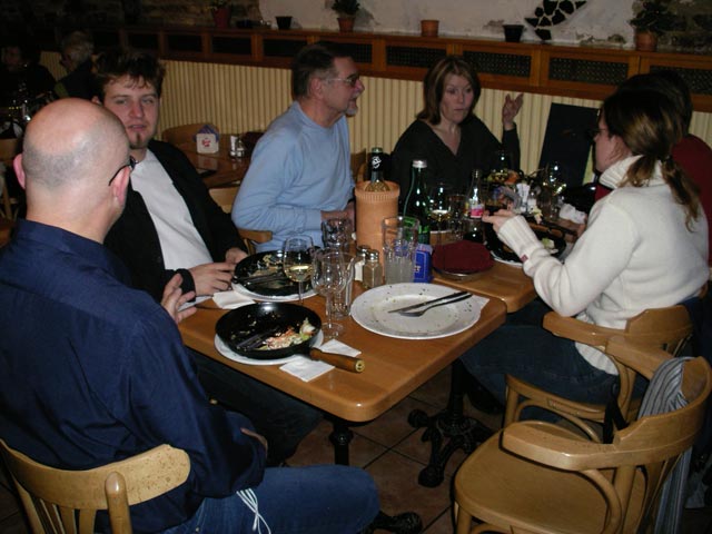 Roberto, Markus, Papa, Annemarie und Mama im Caf&eacute;-Restaurant Palatschinkenpfandl