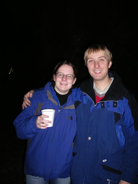 Daniela und ich vor der Pfarrkirche S&uuml;&szlig;enbrunn