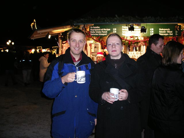 Ich und Yasmin im Kultur- und Weihnachtsmarkt Schlo&szlig; Sch&ouml;nbrunn