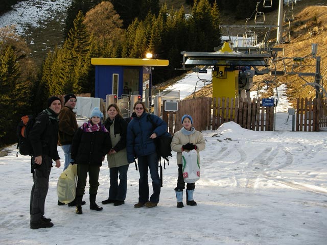 Stefan, Udo, Jennifer, Nadja, Daniela und Pascal bei der Talstation der Gipfelbahn (31. Dez.)