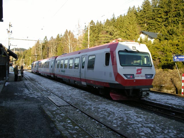 6090 001-6 als R 6828 im Bahnhof Mitterbach, 801 m (31. Dez.)