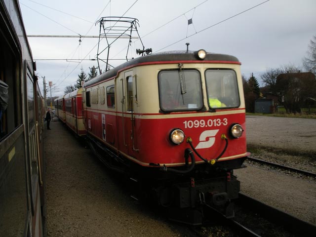 1099.013-3 mit R 6843 im Bahnhof Klangen (1. Jän.)