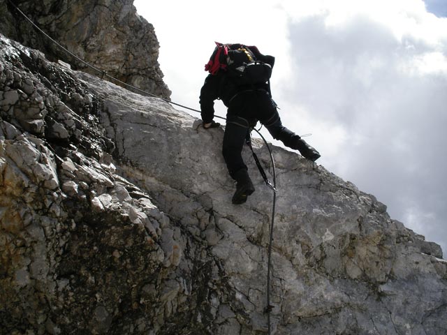 Westgrat-Klettersteig: Erich im Einstieg des 1. Teils (12. Mai)