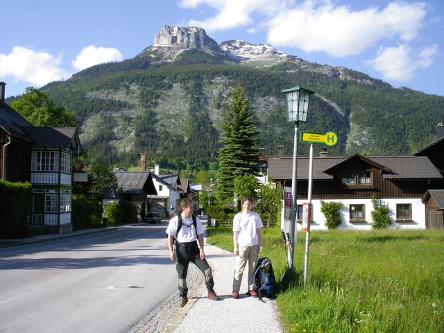 Daniela und Erich bei der Haltestelle Altaussee Kesselgrube (18. Mai)