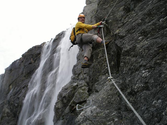 Anton Renk-Klettersteig: Axel am ersten Pfeiler