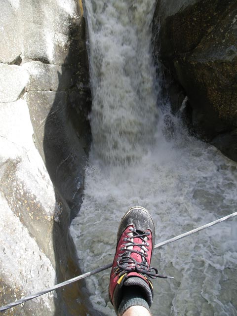Gletscherstube-Klettersteig: auf der Seilbrücke