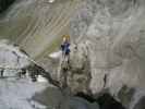 Gletscherstube-Klettersteig: Axel auf der Seilbrücke