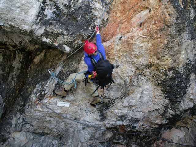 Johann-Klettersteig: Mathias im Einstiegsüberhang (7. Juni)