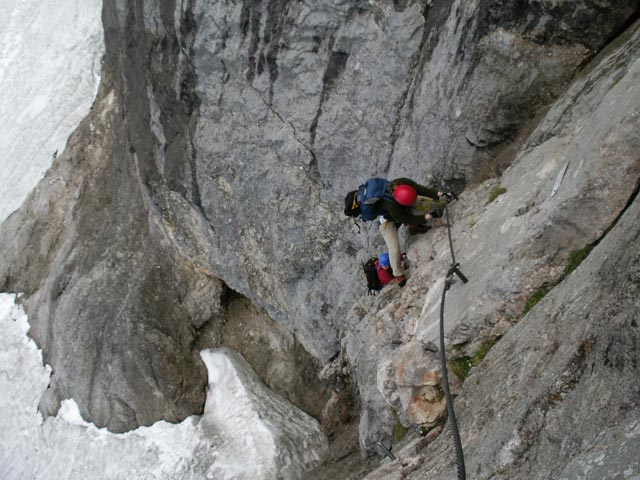 Johann-Klettersteig: Irene und Daniela nach dem Einstiegsüberhang (7. Juni)