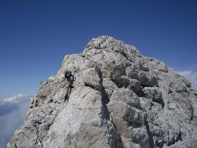 Westgrat-Klettersteig: Mathias zwischen Großem Koppenkarstein und Kleinem Koppenkarstein (8. Juni)