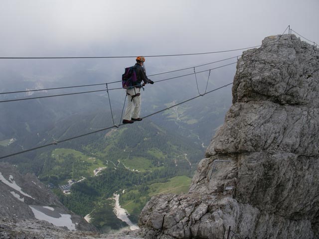 Westgrat-Klettersteig: Erich auf der Seilbrücke (8. Juni)