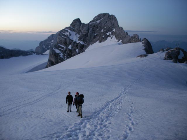 Erich, Irene und Mathias am Hallstätter Gletscher zwischen Seethaler Hütte und Schulteranstieg (9. Juni)