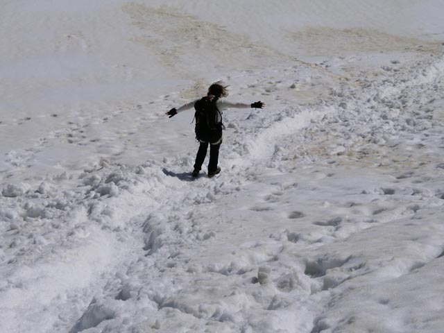 Irene am Hallstätter Gletscher zwischen Randkluftanstieg und Schulteranstieg (9. Juni)