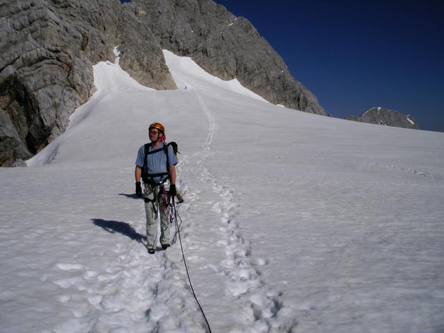 Erich am Hallstätter Gletscher zwischen Schulteranstieg und Seethaler Hütte (9. Juni)