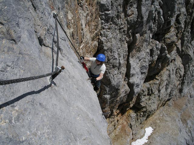 Sky Walk-Klettersteig: Irene am Beginn der Plattenquerung (9. Juni)