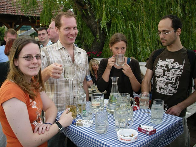 Daniela, Daniel, Nina und Georg im Heurigen 'Zur Christl'