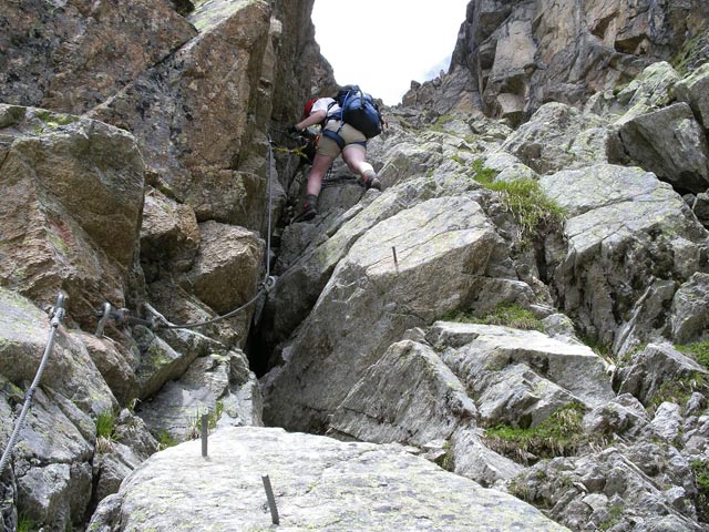 Kleinlitzner-Klettersteig: Daniela in der Schlüsselstelle