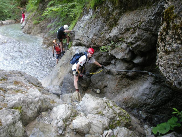 &Ouml;TK-Klettersteig: Ulrike, Erich, Norbert und Daniela im Einstieg (7. Juli)