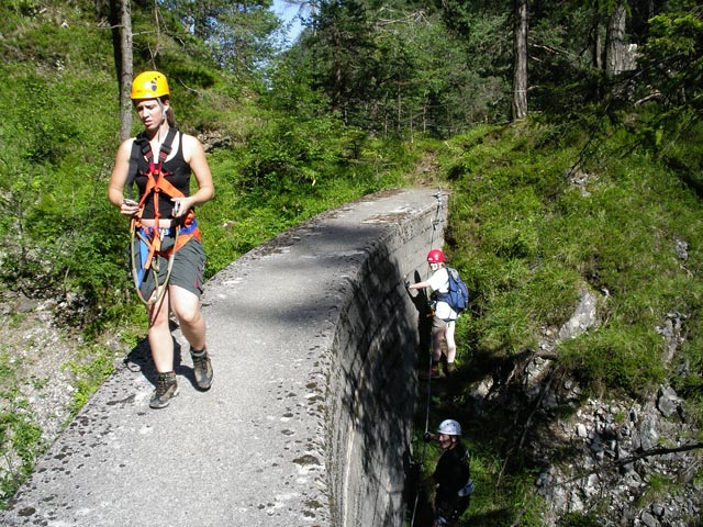 &Ouml;TK-Klettersteig: Theresa, Daniela und Norbert im Ausstieg (7. Juli)