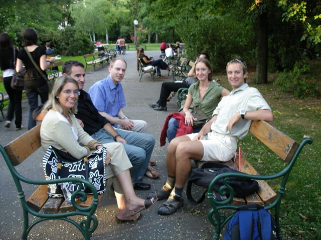 Doris, Thomas, Markus, Carmen und ich im Rathauspark (25. Juli)