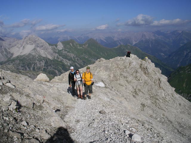 Wolfgang, Daniela und Theresa auf Weg 432 zwischen Schwarzmilzferner und Bockkarscharte (4. Aug.)