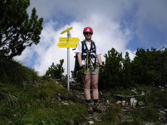 Gratklettersteig: Daniela bei der Abzweigung zu den &Uuml;bungsklettersteigen