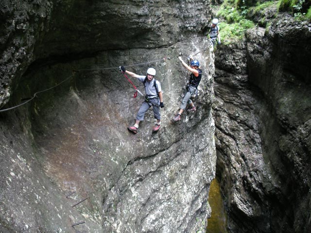 Postalmklamm-Klettersteig: Andreas und Marlies in den H&ouml;hlenquerungen