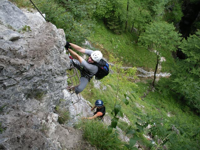 Postalmklamm-Klettersteig: Andreas und Marlies in der Karstquellenwand