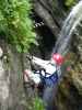 Postalmklamm-Klettersteig: Daniela vor der Wasserfallbrücke