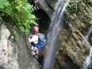 Postalmklamm-Klettersteig: Daniela vor der Wasserfallbrücke