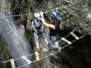 Postalmklamm-Klettersteig: Andreas und Marlies auf der Wasserfallbrücke