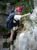 Postalmklamm-Klettersteig: Daniela vor der Dschungelbrücke