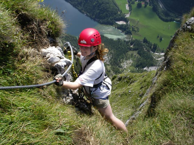 Ro&szlig;lochh&ouml;hlen-Klettersteig: Daniela im Abstieg