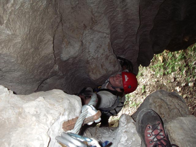 Roßlochhöhlen-Klettersteig: Daniela in der Höhle