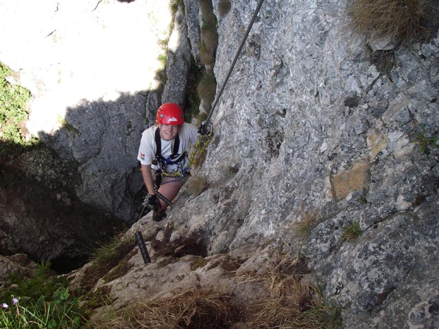Ro&szlig;lochh&ouml;hlen-Klettersteig: Daniela in der H&ouml;hle